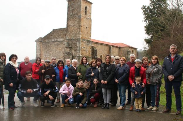 Los feligreses de Fresnedo se resisten a que se dejen de celebrar misas en el santuario