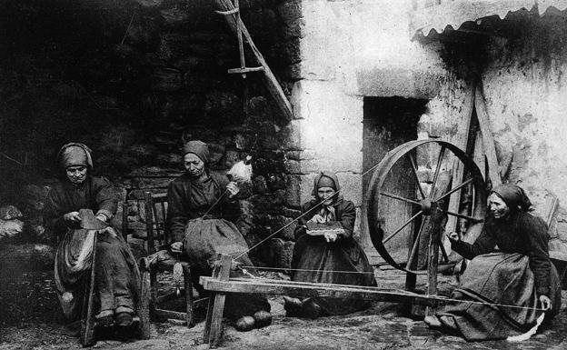 La Vidriera acoge un taller de conservación de fotografía antigua