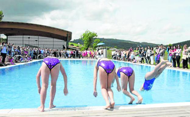 Meruelo aprueba los pliegos para licitar la gestión de la piscina y las fiestas patronales