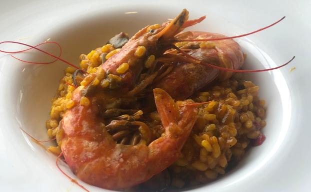 Arroces y paellas de mar y tierra en el Cosmopol de Laredo