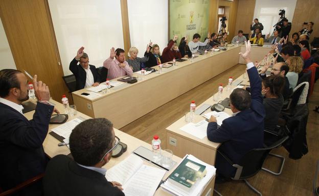 Torrelavega batirá el récord de concejales que cobrará un sueldo del Ayuntamiento