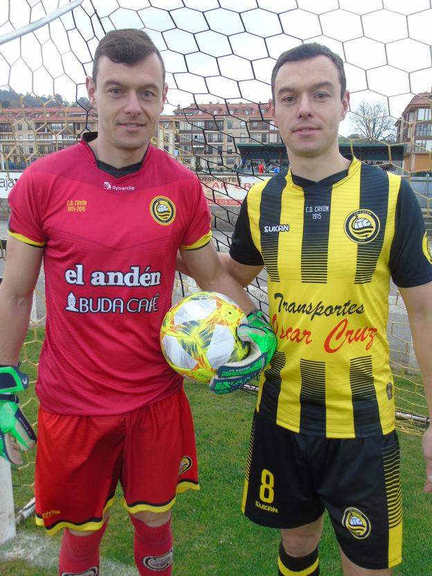 Gemelos con fútbol en la sangre