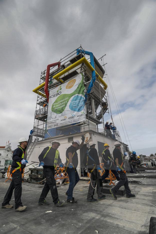 La reformada torre del Rhin, con la obra de Orallo, presidirá el 'nuevo' Sardinero