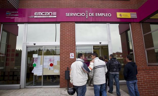 Cantabria recortó más de 20.000 parados de larga duración desde la salida de la crisis