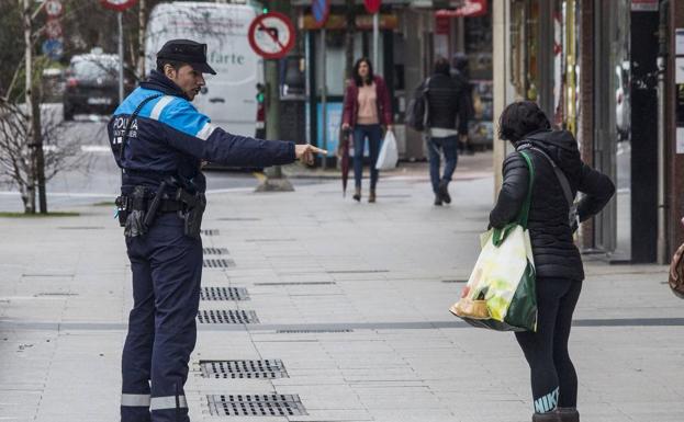 Un detenido y 21 personas y dos bares denunciados en Santander por no cumplir el estado de alarma