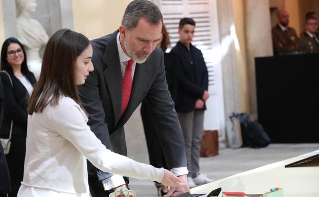 Una estudiante de Vioño representa a Cantabria en el concurso 'Qué es un rey para ti'