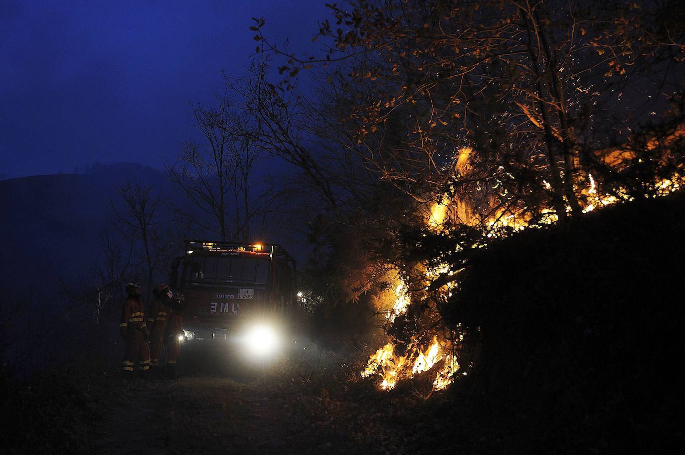 El Gobierno de Cantabria activa el nivel 2 del operativo de incendios forestales en 8 comarcas