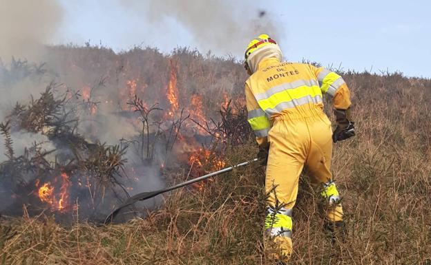 Permanecen activos siete incendios forestales de los 19 provocados en Cantabria en las últimas 24 horas