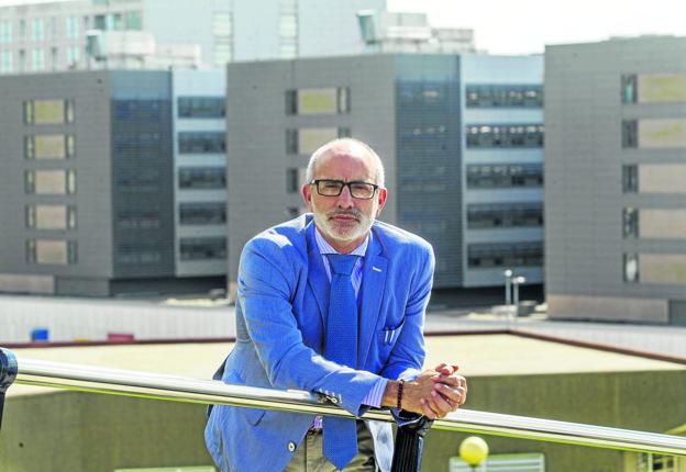 «La única forma de parar la epidemia es el aislamiento para evitar el contacto social»