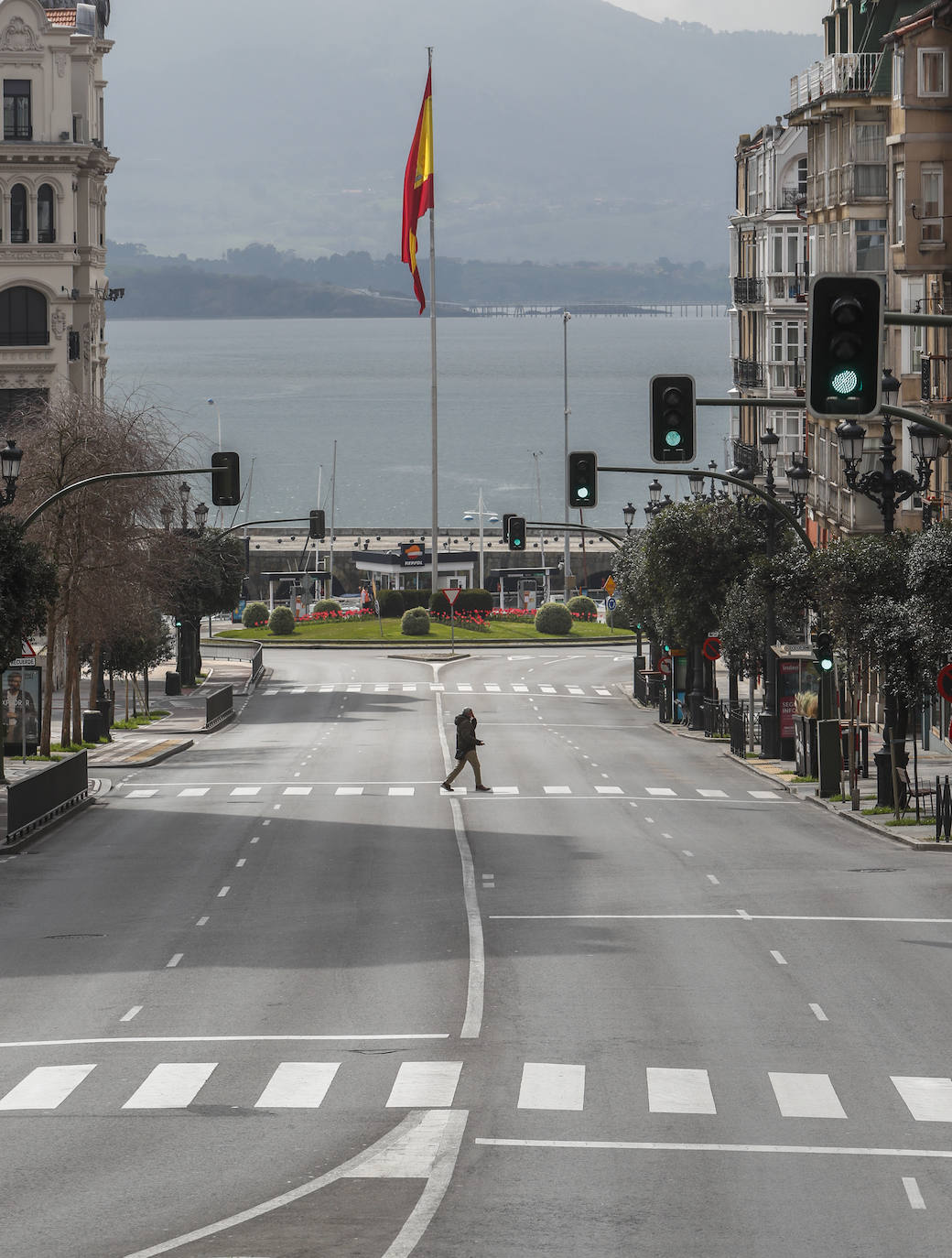 Imágenes de un Santander semivacío en el octavo día de confinamiento