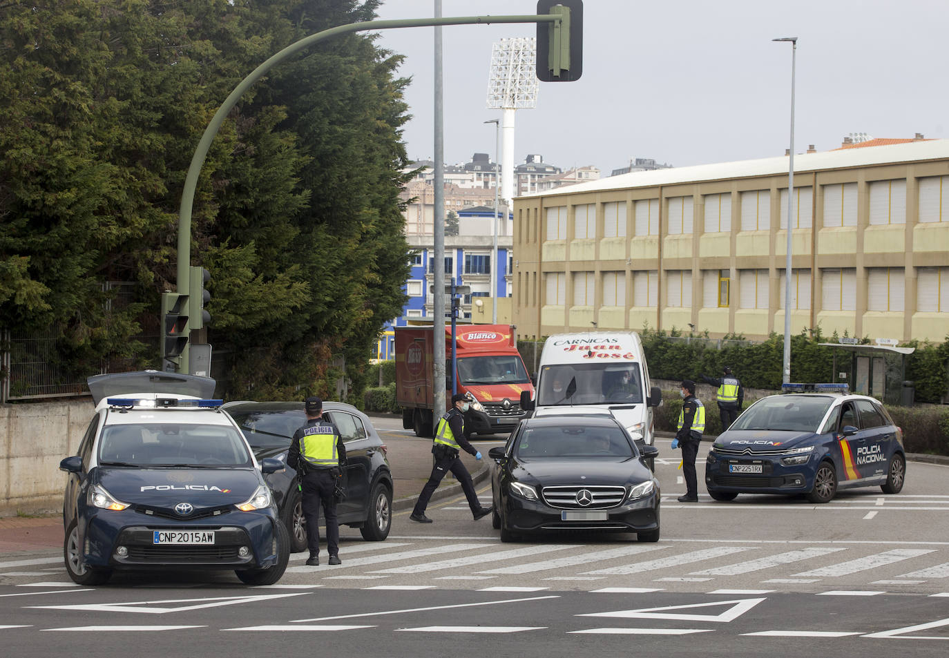 La Policía realiza Labores de vigilancia del confinamiento en El Sardinero