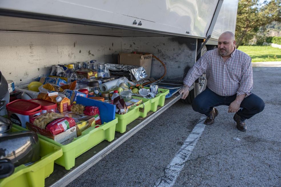 «Hay gente que lleva días sin ducha y a bocadillos»