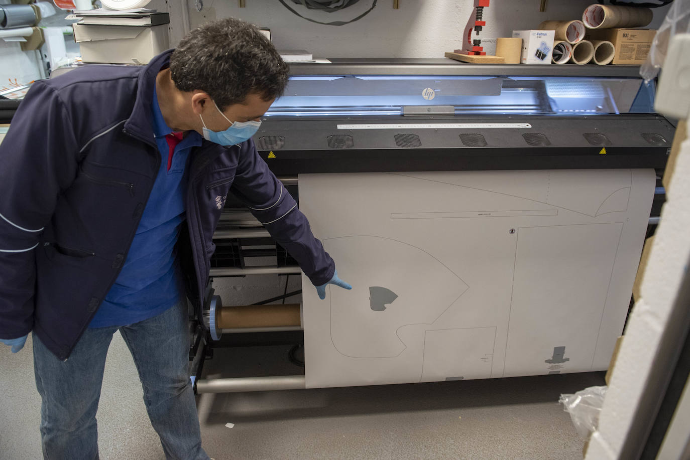 Los talleres del Gobierno de Cantabria fabrican material de protección