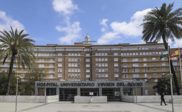 Roban 200 pijamas desechables para personal sanitario en el principal hospital de Sevilla