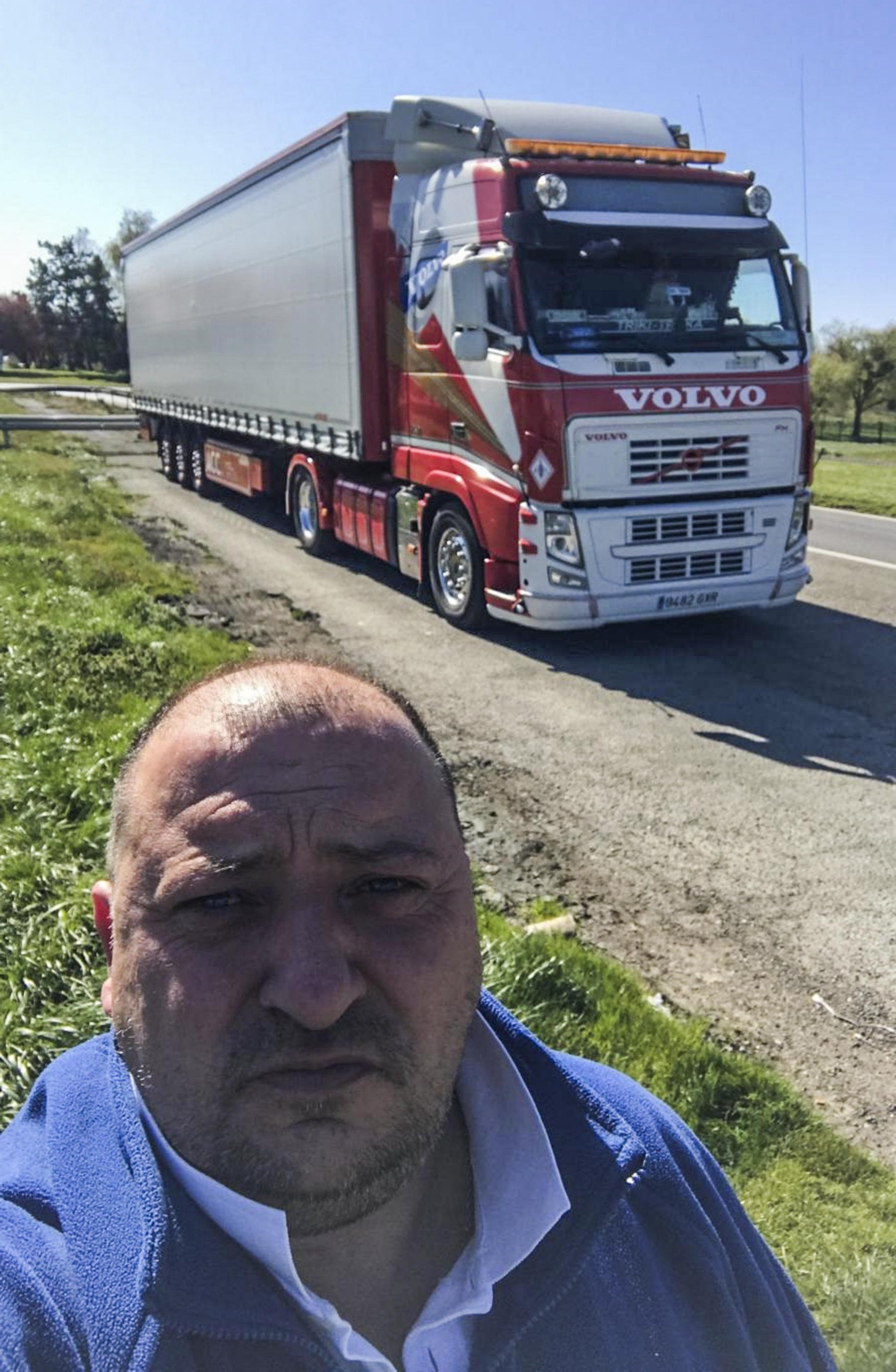 «A los camioneros nos han dejado olvidados»