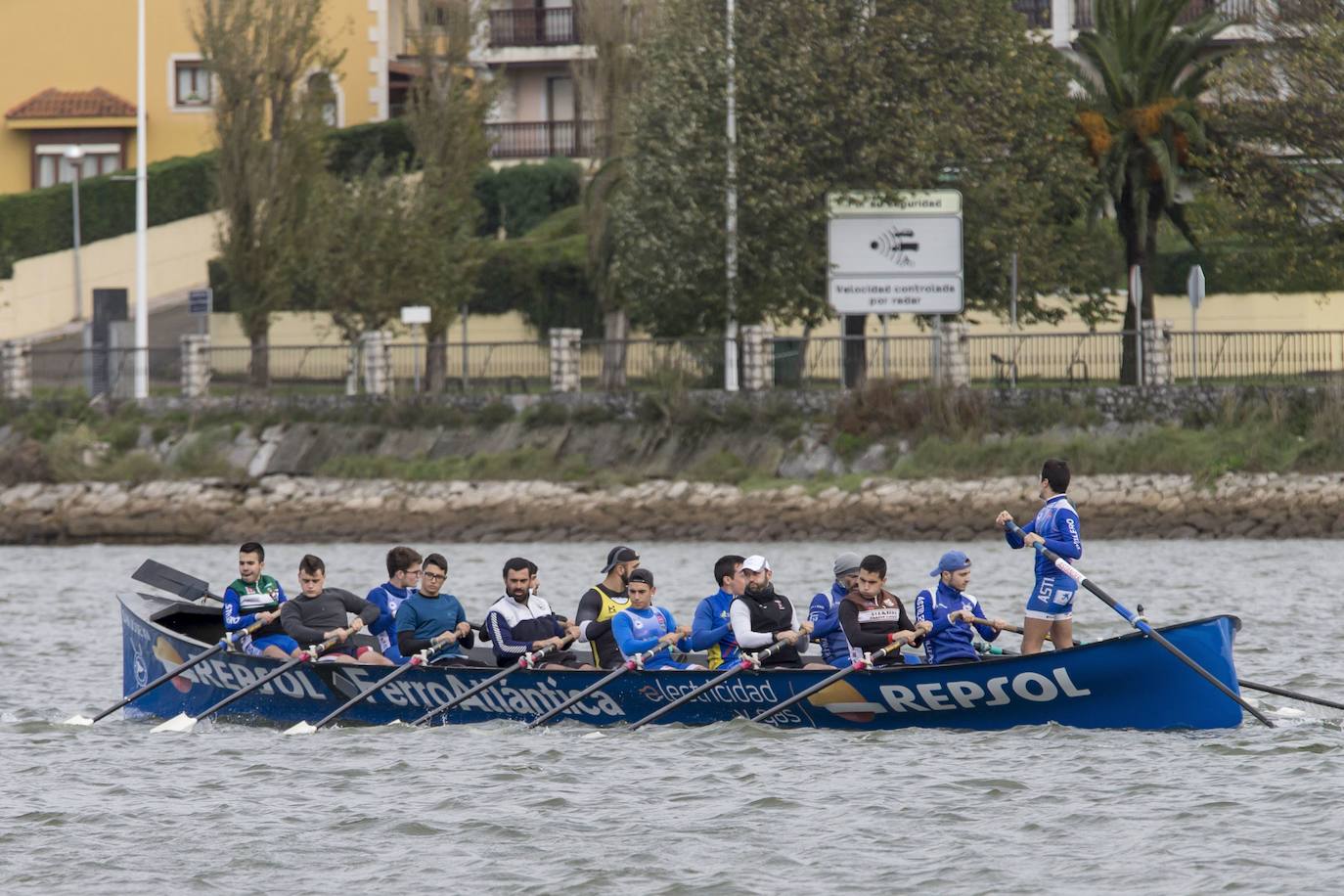 Los clubes cántabros esperan salvar la temporada sólo con las traineras