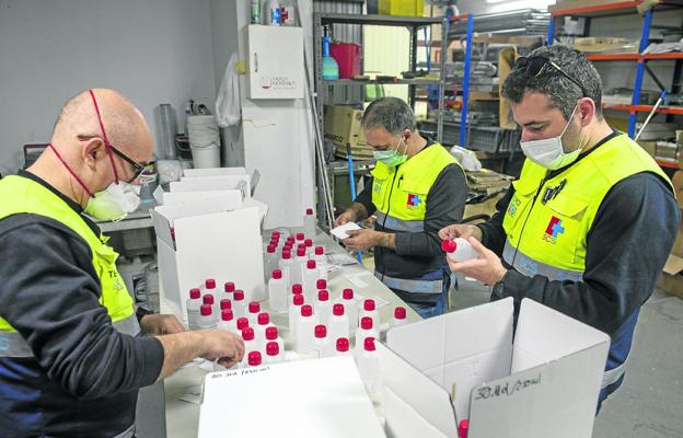 La solidaridad con Valdecilla recauda 60.000 guantes y 58.000 mascarillas