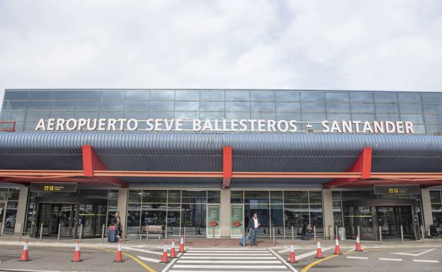 El aeropuerto Seve Ballesteros operará solo «a demanda» de las compañías que lo soliciten