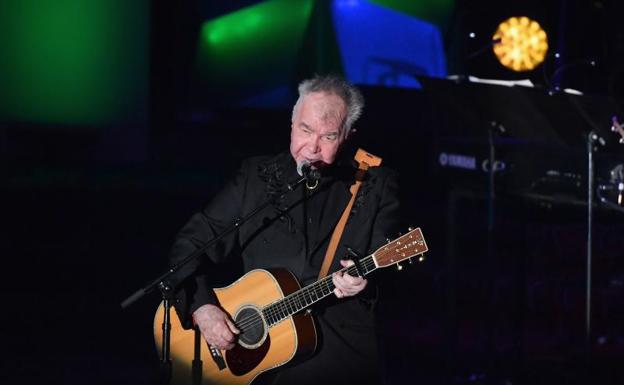 Muere con coronavirus John Prine, gran figura del folk y el country