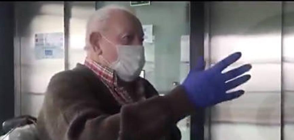 Una habanera a todo pulmón para celebrar su alta en Valdecilla