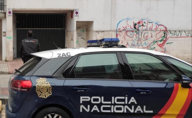 Detenidos tres hombres por robar en varios trasteros de un inmueble de Santander