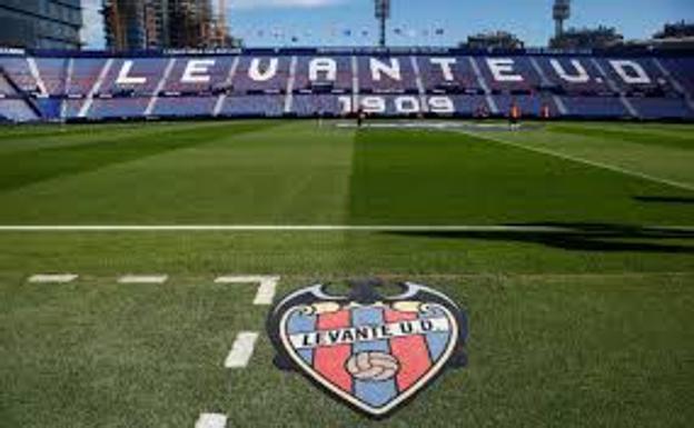 La plantilla del Levante se rebaja el sueldo entre el 3 y el 20%