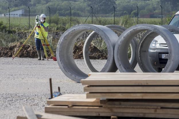 Solo 683 trabajadores cántabros afectados por ERTE han recibido su prestación en abril