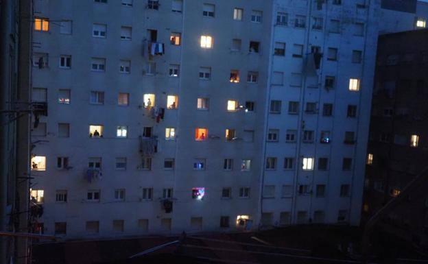 Sancionados siete jóvenes por hacer una fiesta en una zona común de un edificio de General Dávila