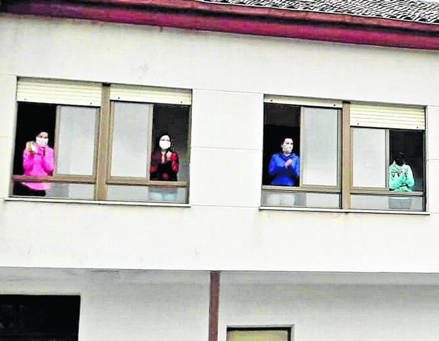 «Cada día nos encontrábamos un regalo junto a la puerta»