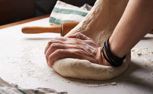 ¿Quieres hacer en casa pan, masa de pizza, una hogaza o bollos de leche? Aquí tienes las recetas