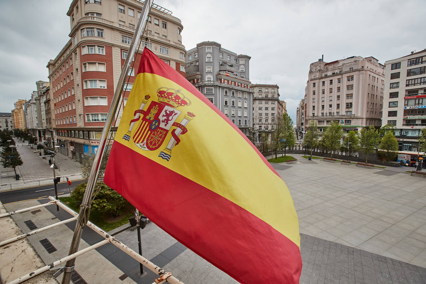 Banderas a media asta en Santander