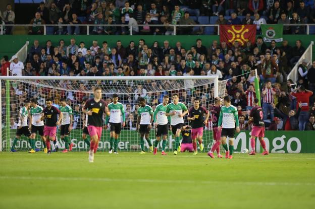 Oltra cree que «jugar todo en un mes supone riesgos»