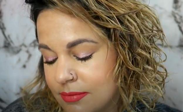 Perfecciona tu técnica de maquillaje con este luminoso look