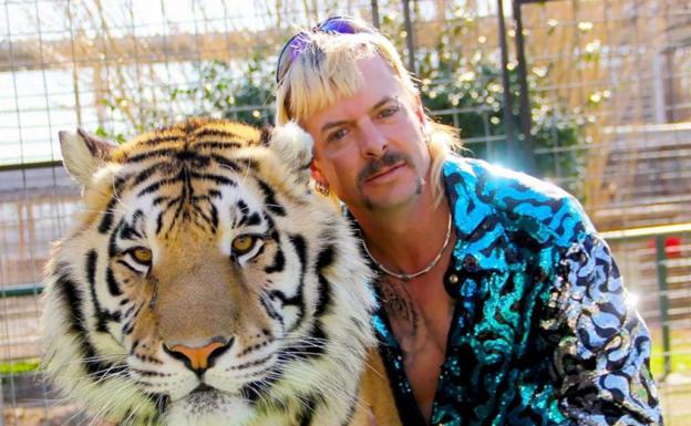 La serie documental 'Tiger King' viraliza los excesos estilísticos de su protagonista