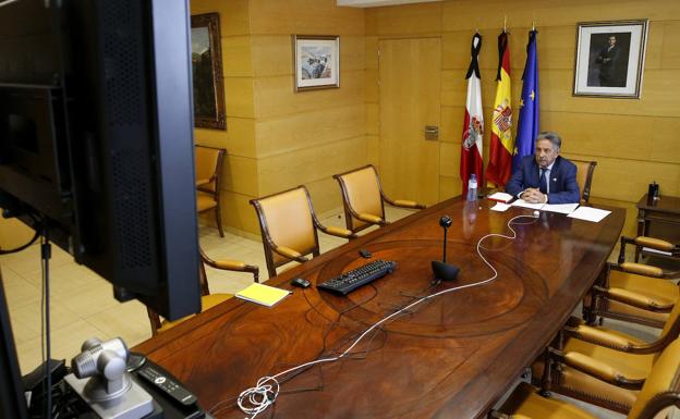 Revilla espera que Cantabria pueda incluirse en algunas de las medidas de la Fase 0