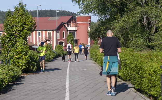 Madrugón para recuperar los hábitos sanos por la 'ruta del colesterol' de Torrelavega