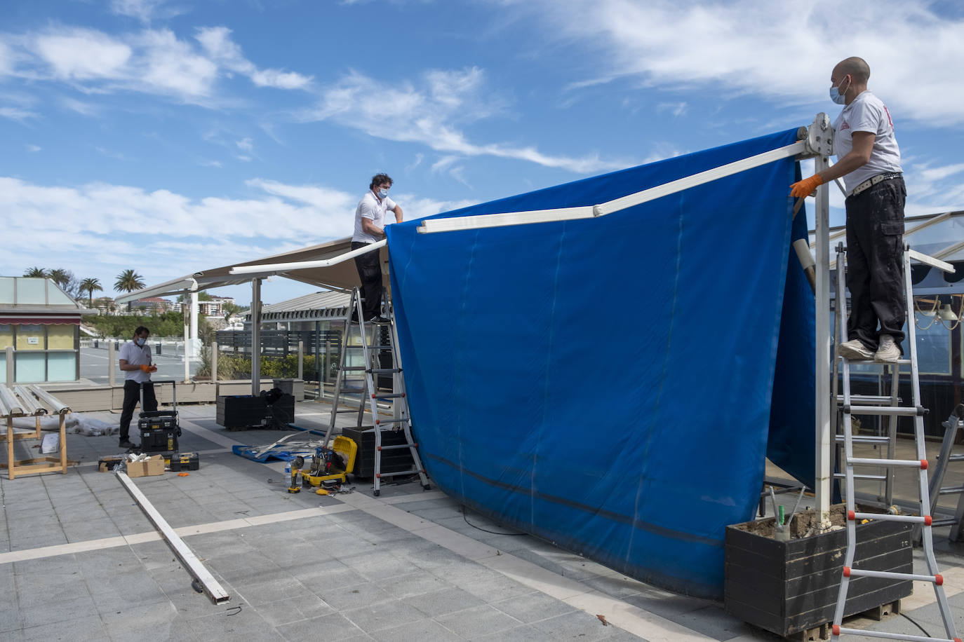 Algunas terrazas se preparan para abrir el día 11, pero la mayoría seguirán cerradas