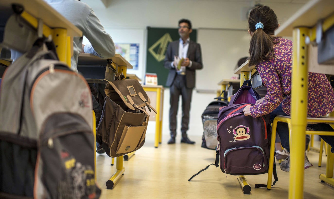 Cantabria contempla como «un desafío» la posibilidad de aulas con 15 alumnos