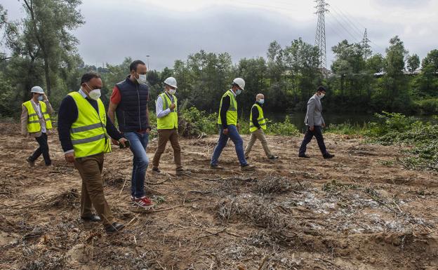 Las obras de la pasarela peatonal y ciclable sobre el Saja-Besaya se ponen en marcha