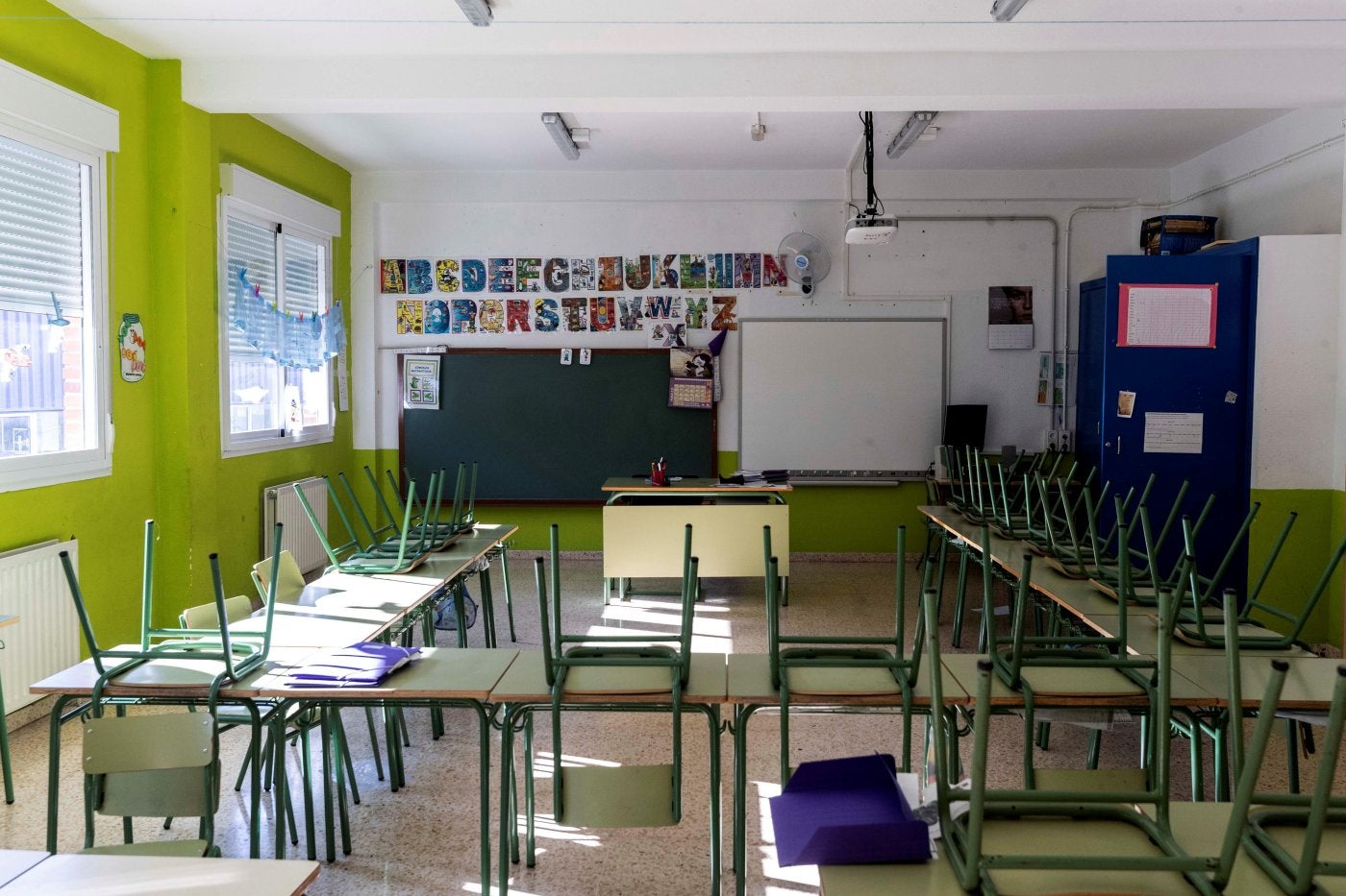 Las familias reclaman que los institutos y colegios abran con «garantías y seguridad»