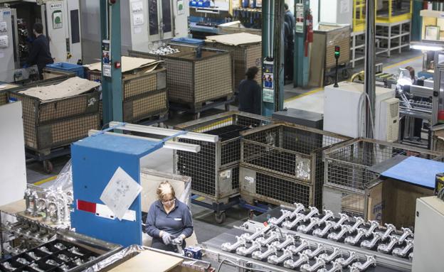 La economía cántabra ha caído un 4,3% interanualmente en el primer trimestre, según la Airef