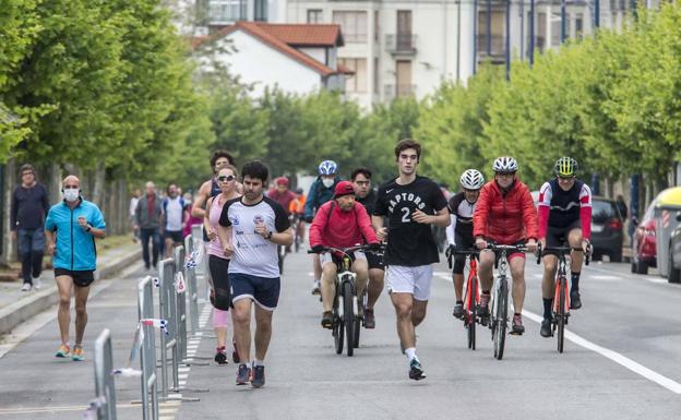 La policía acentúa la vigilancia de los paseos y la práctica deportiva para que se cumplan las normas