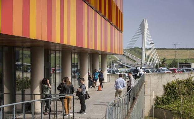 El juez avala a la plantilla del call center de Banco Santander sobre el convenio