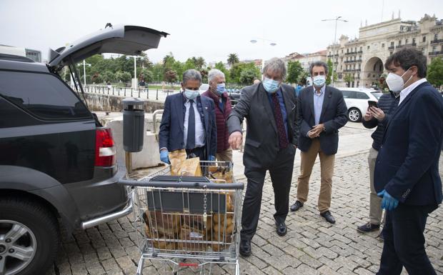 Valderredible dona 10.000 kilos de patatas al Banco de Alimentos