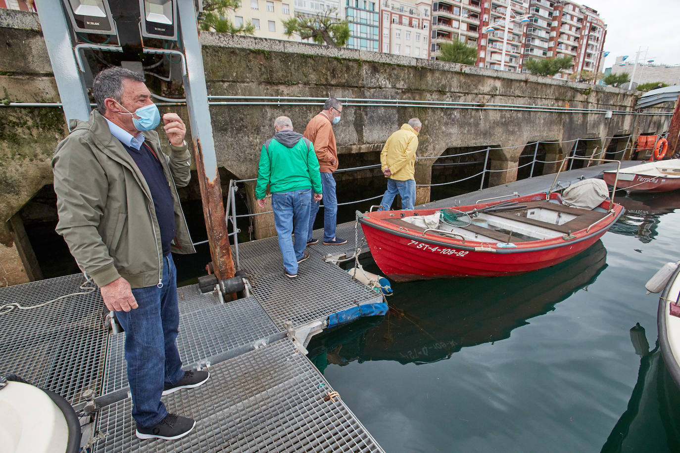 Pescadores de Santander piden volver a salir a pescar