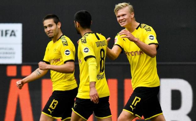 El Borussia Dortmund arrolla al Schalke en la reinauguración de la Bundesliga