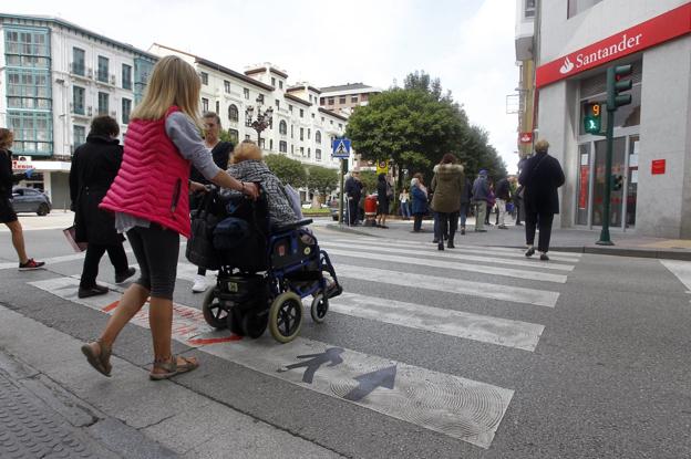 Torrelavega mejora y favorece la movilidad peatonal