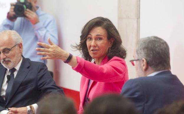 Ana Botín reclama «gobiernos responsables» que apoyen a las empresas