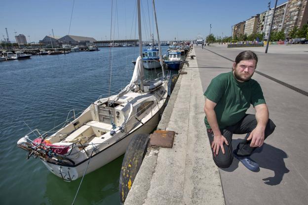 «Soy prisionero de mi propio barco»