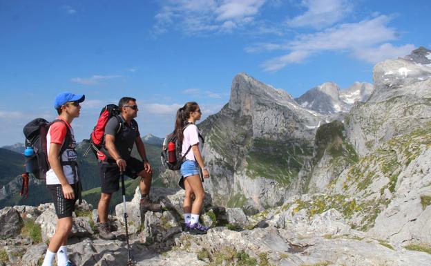 Los cántabros federados ya pueden ir a la montaña de otros municipios; eso sí, solos y con hora